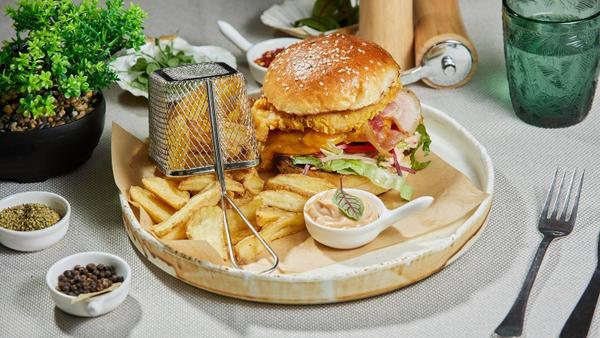 Crispy chicken burger